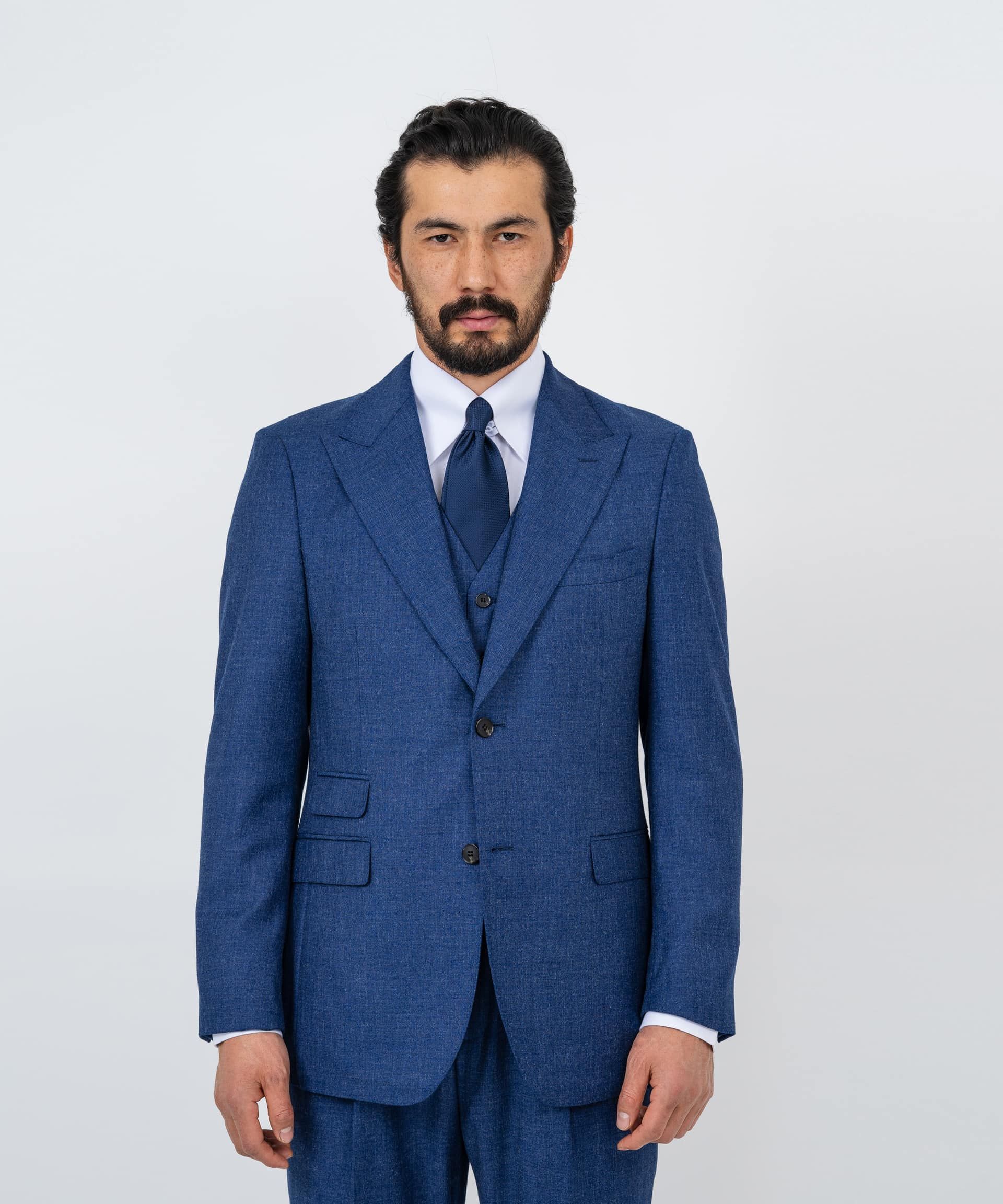 Темно-лазурный костюм-тройка