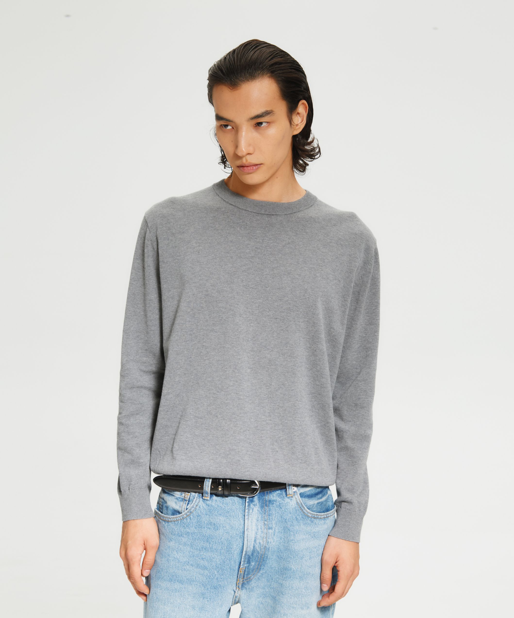 Серый свитер из хлопка