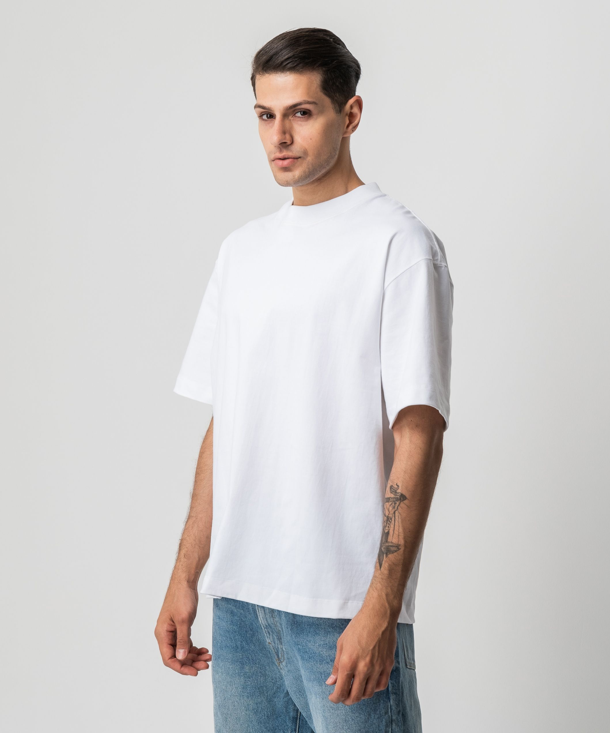 Оверсайз футболка белого оттенка