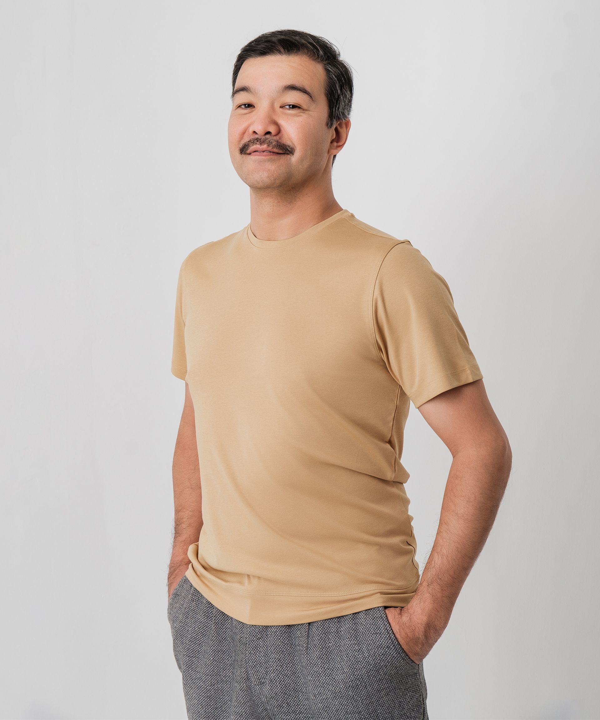 Футболка телесного цвета