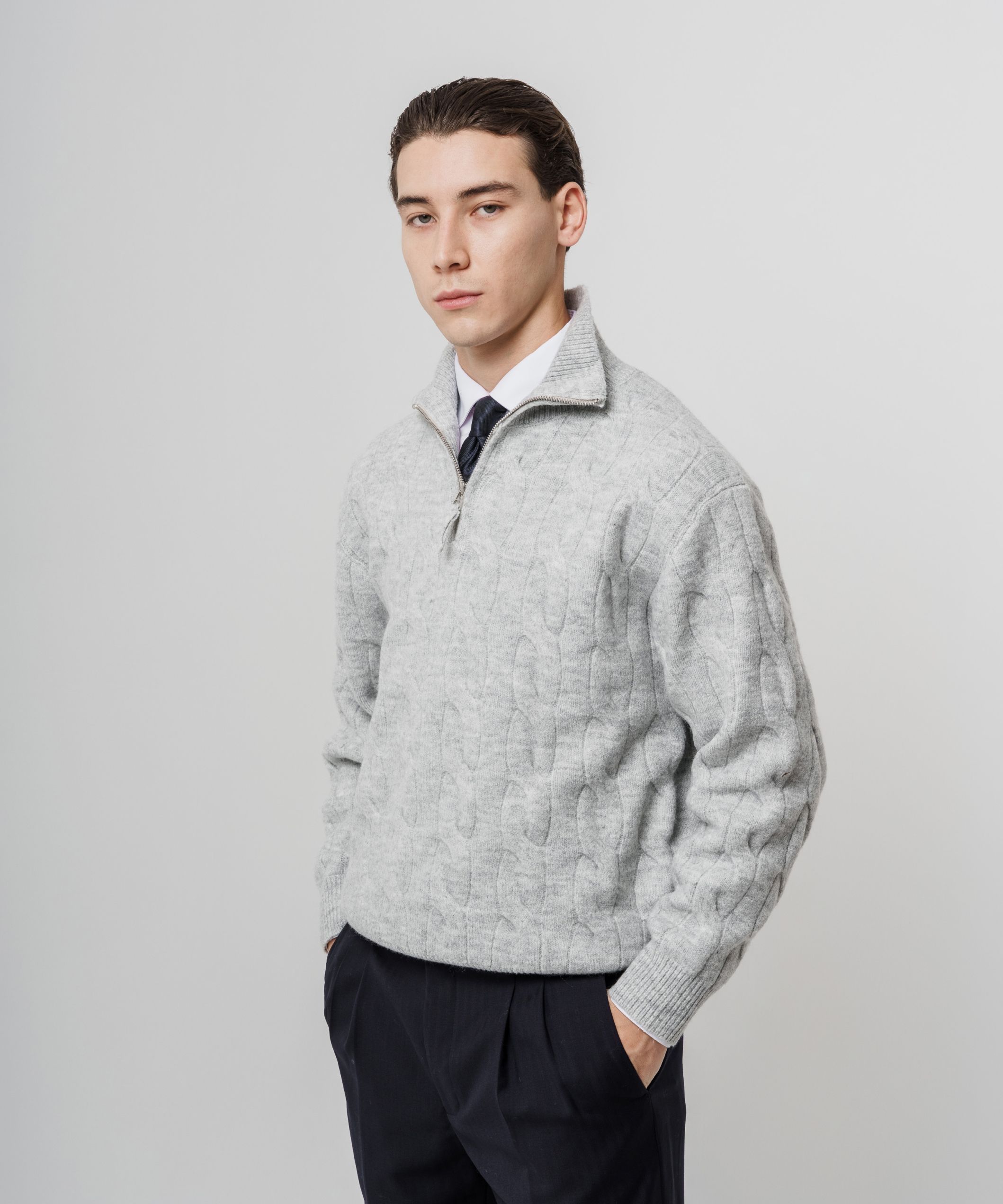 Фактурная кофта светло-серого оттенка