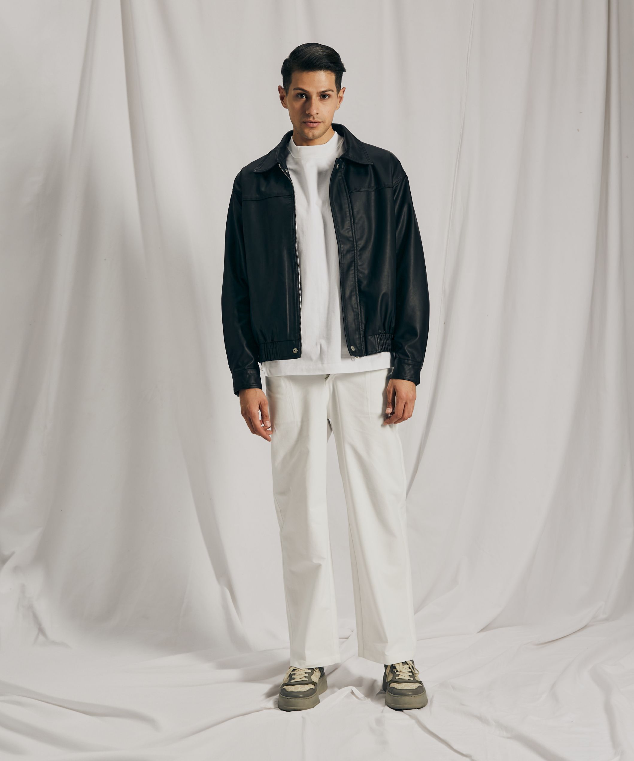 Слаксы белого цвета