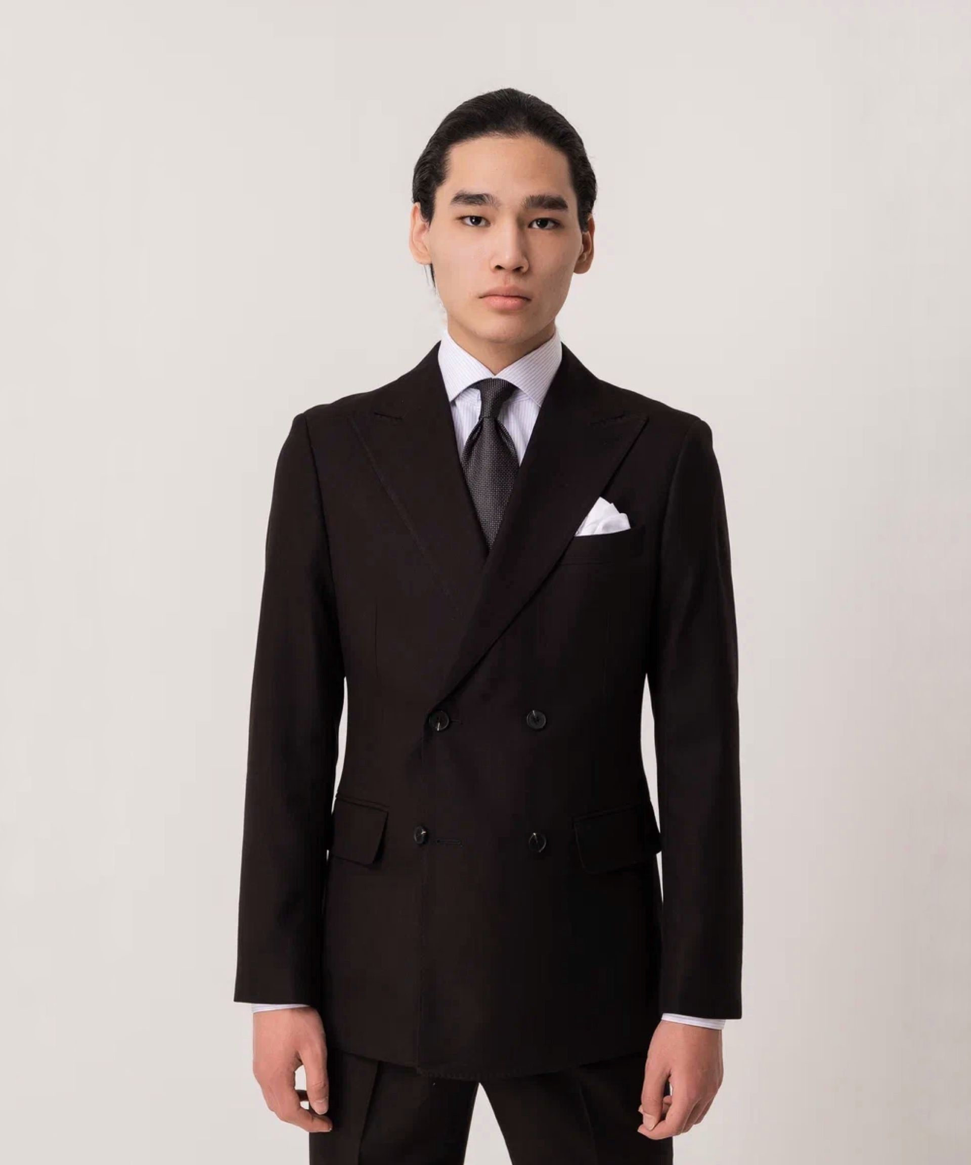 Двубортный костюм черно-коричневого цвета