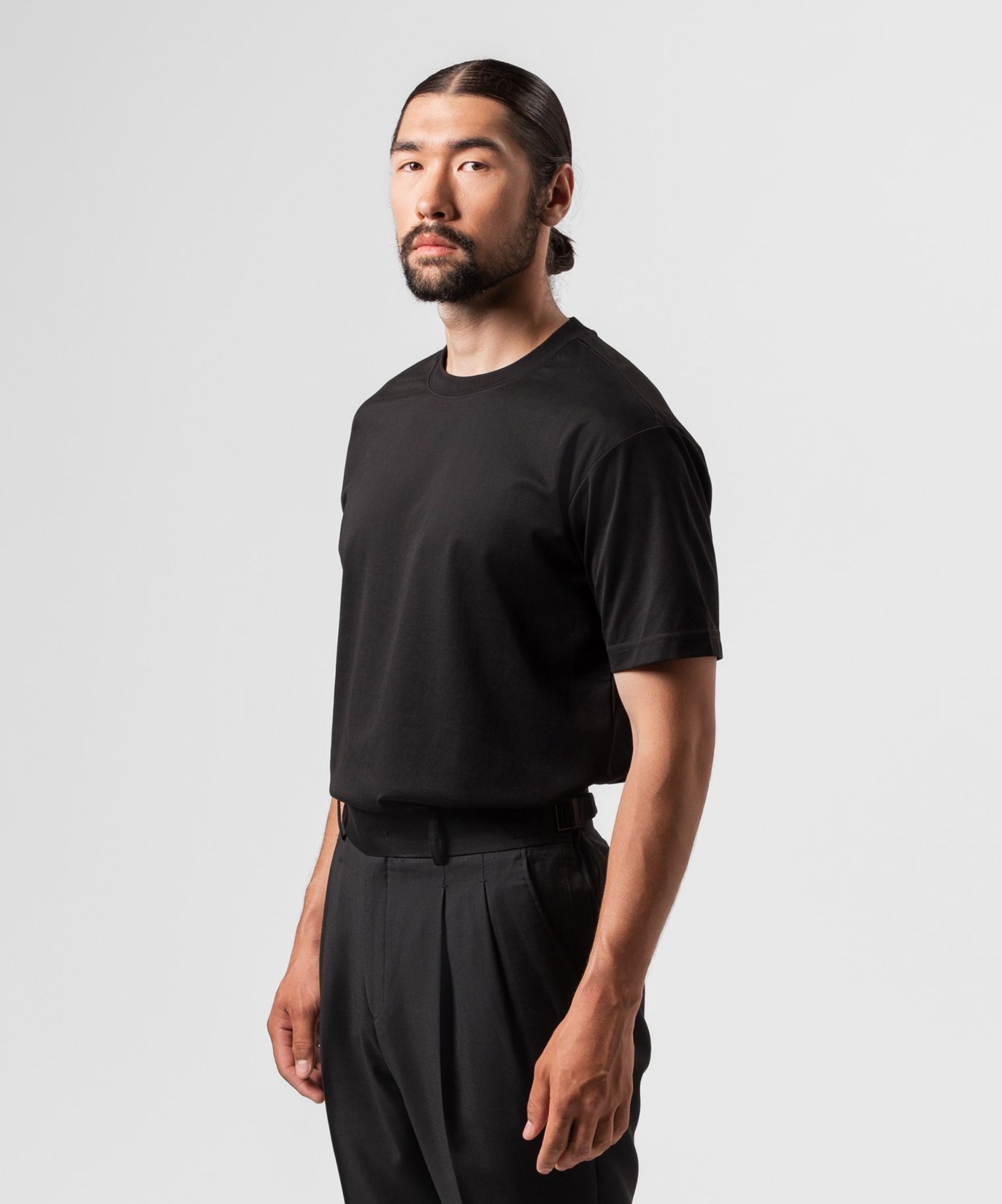 Базовая футболка черного цвета