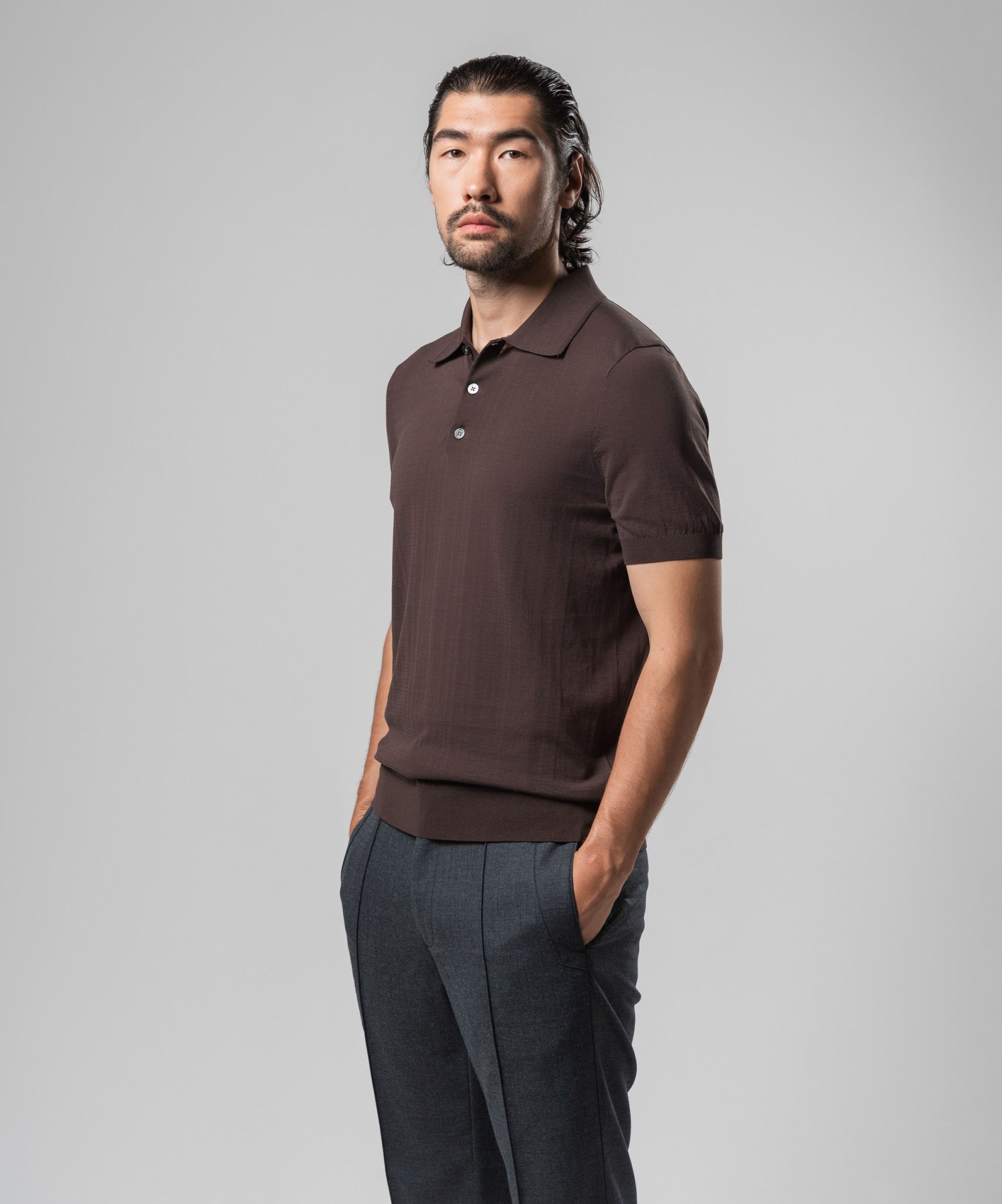Коричневое поло на пуговицах