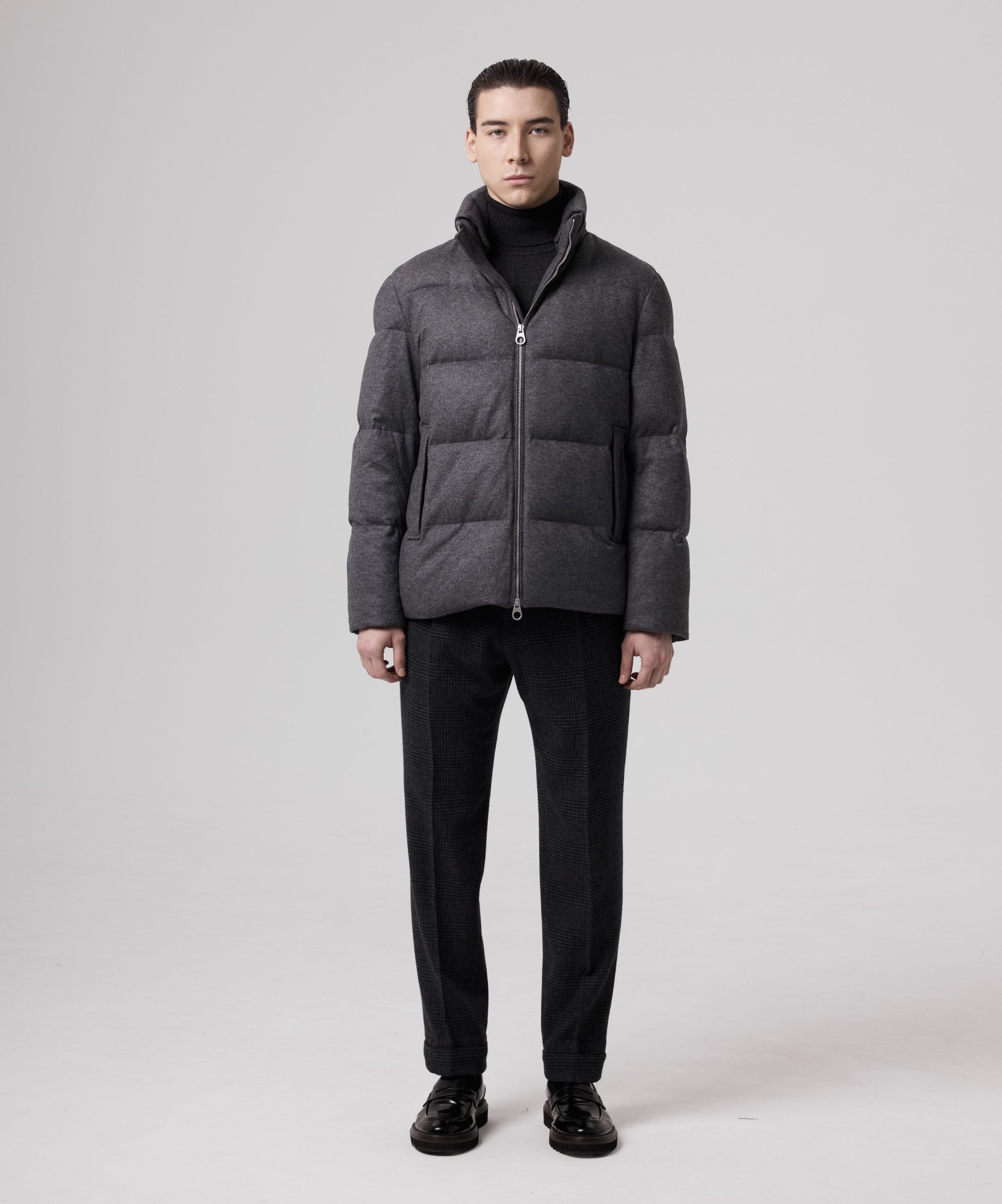 Кутрка серого цвета