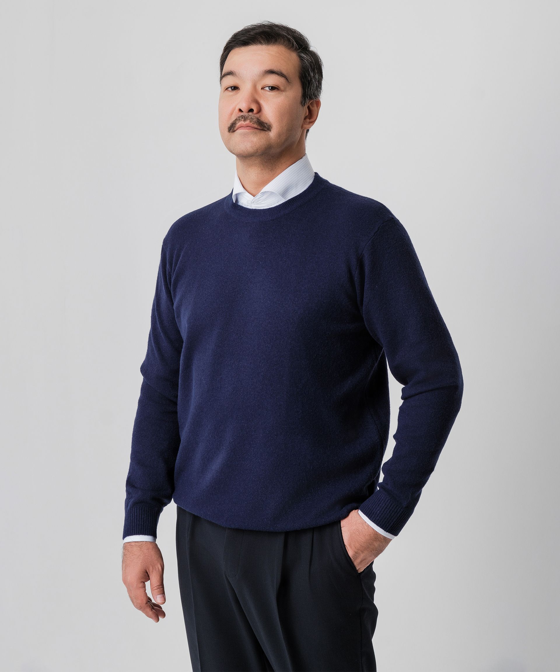 Синий свитер