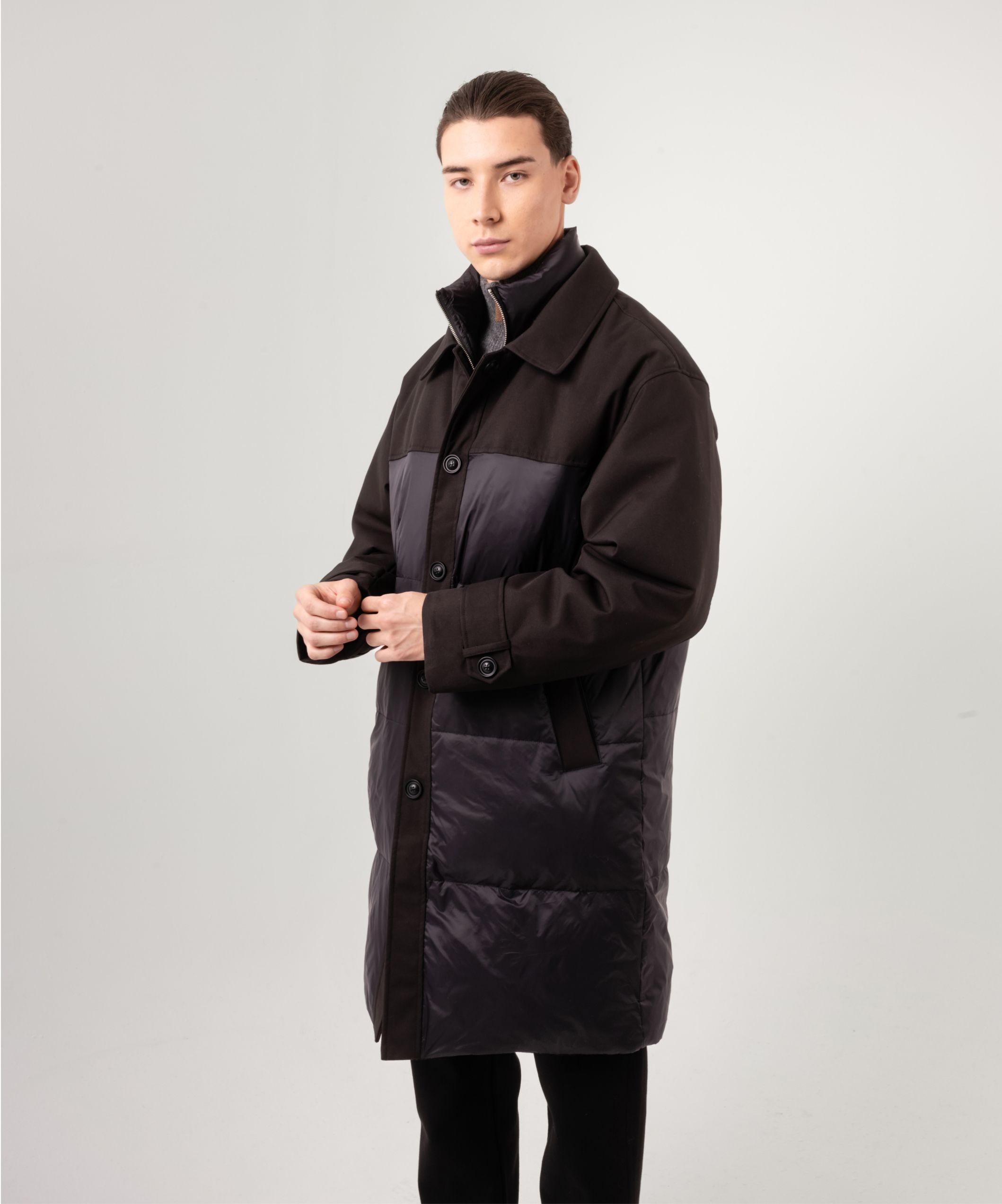 Пуховик средней длины черного оттенка