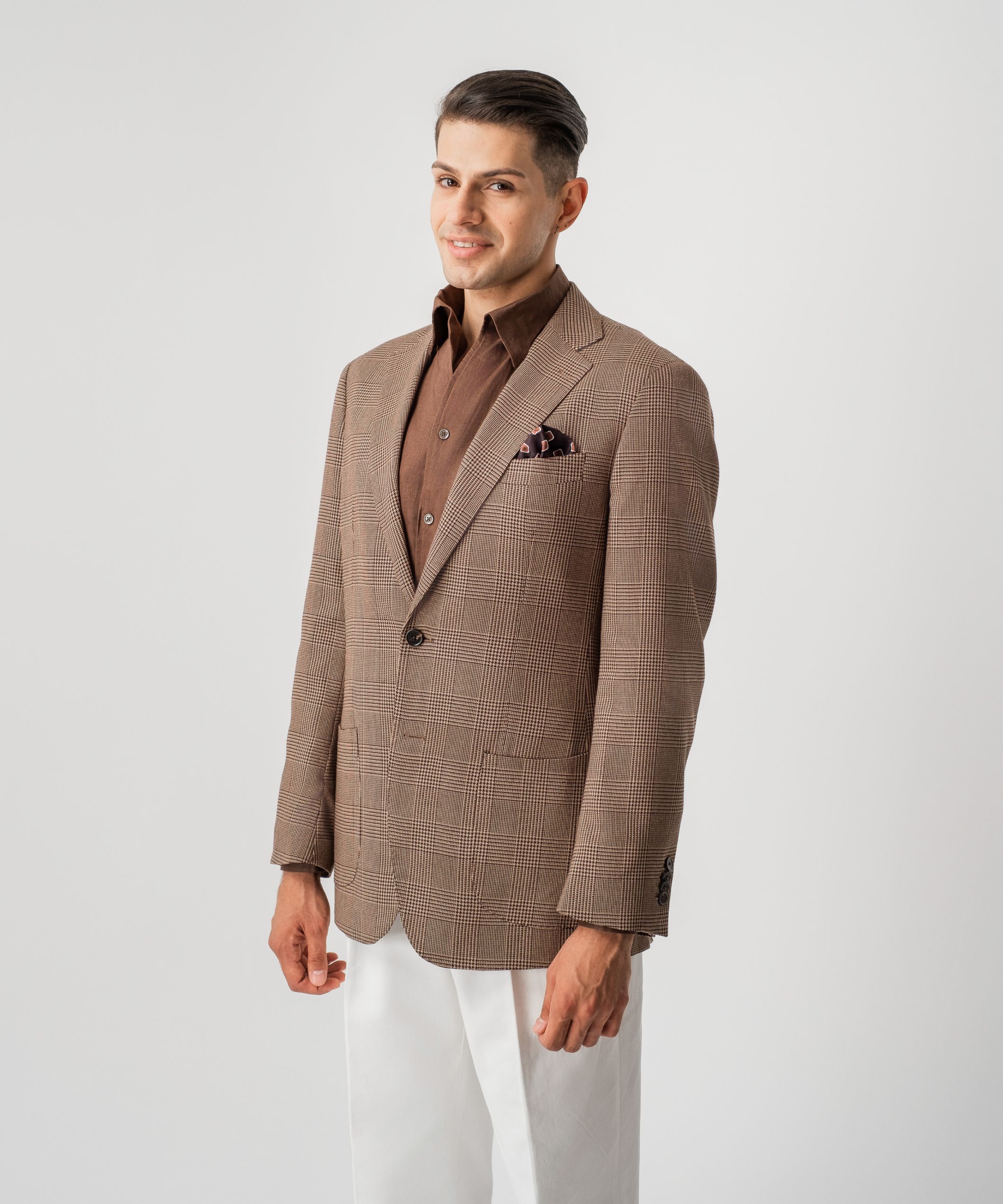 Пиджак в клетку коричневого оттенка