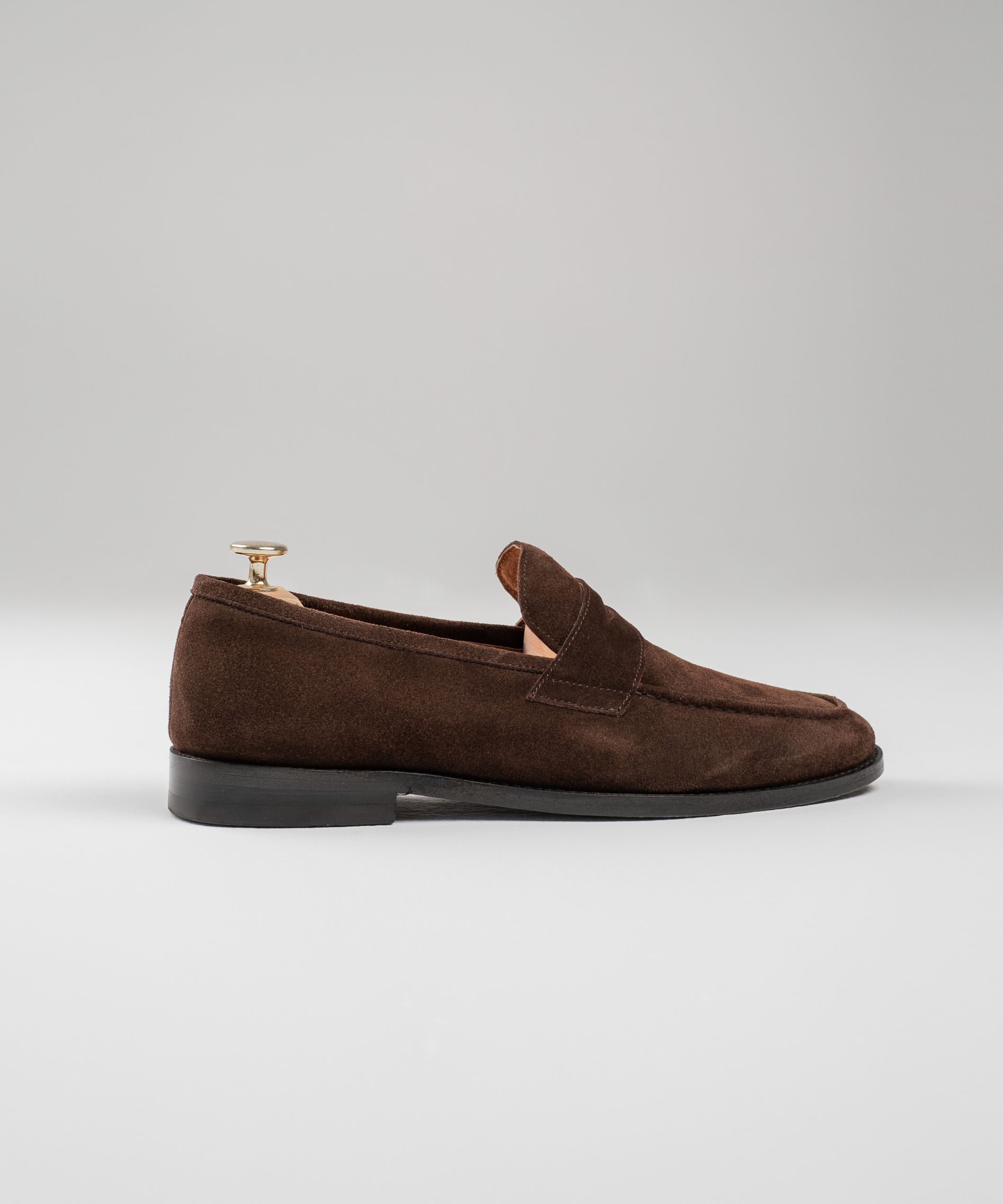 Замшевые лоферы коричневого оттенка