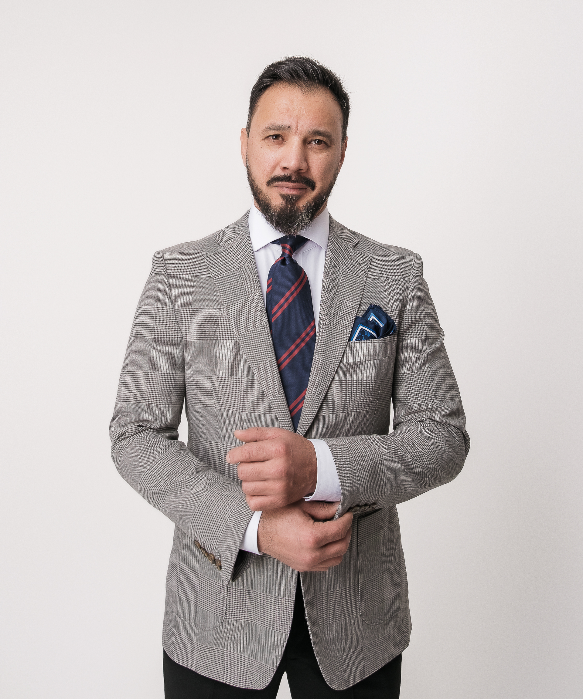 Костюм-двойка серого цвета