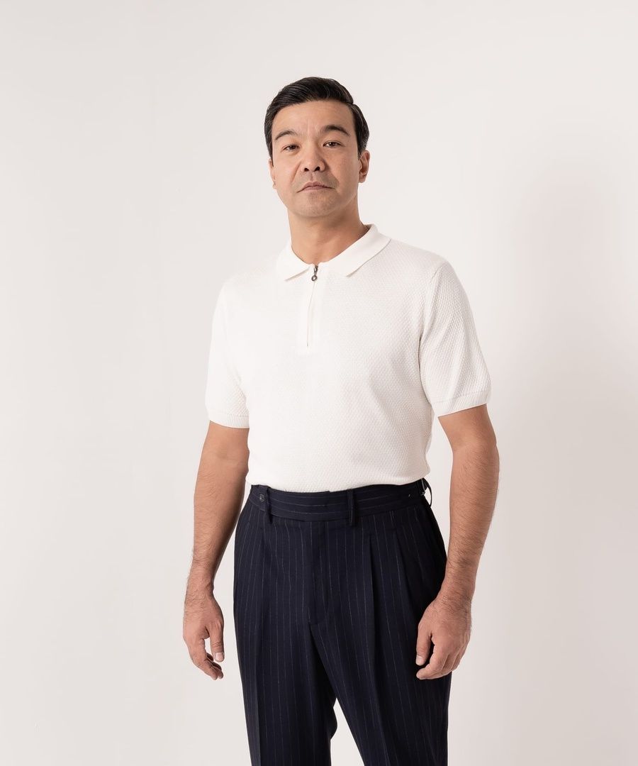 Белое поло на молнии