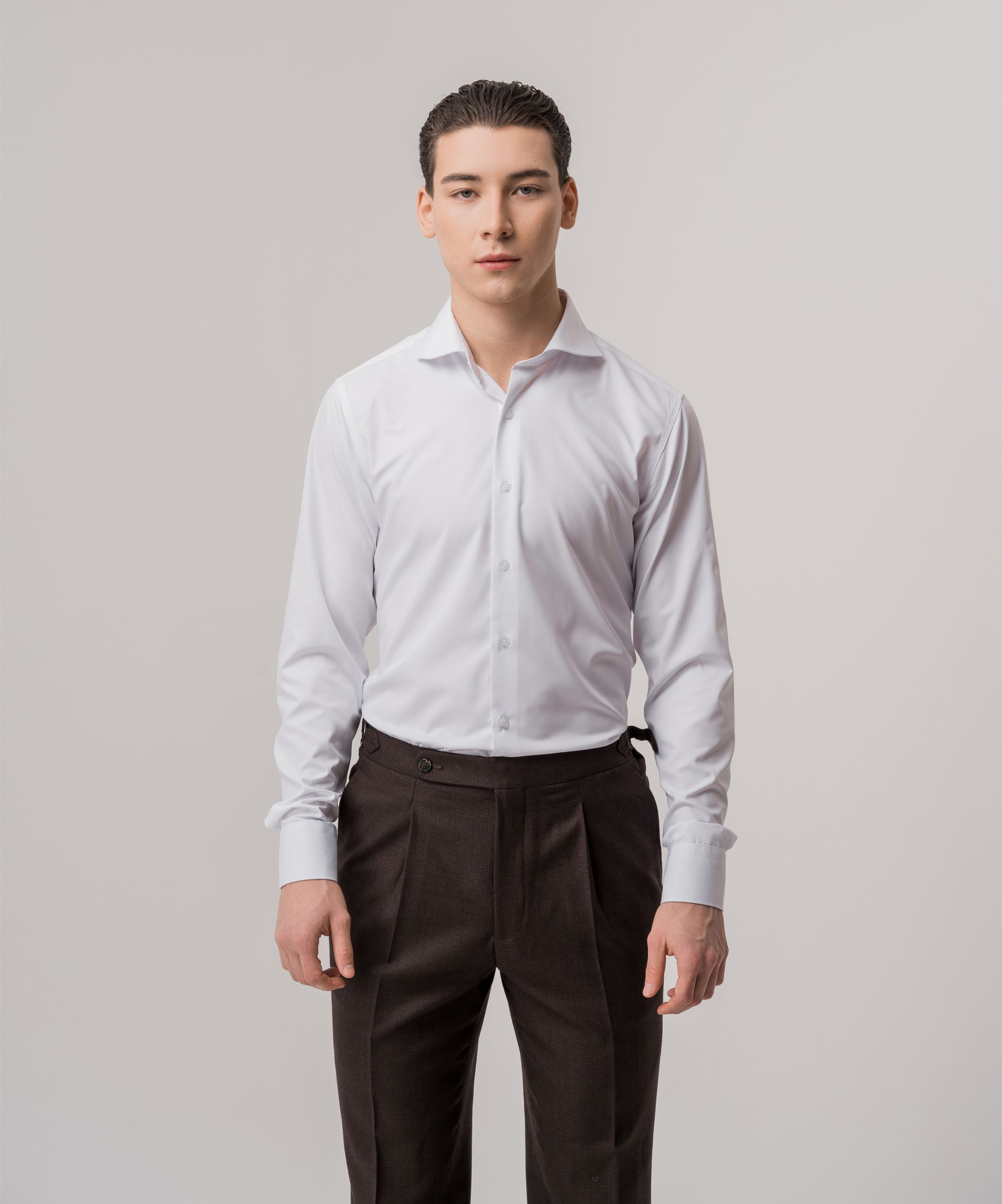 Белая сорочка из хлопка с французским воротом